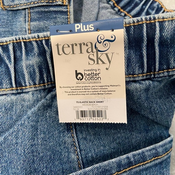 NWT Terra & Sky Size 4X Elastic Back Zip Up Split Hem Med Wash Denim Jean Shorts - Picture 8 of 11